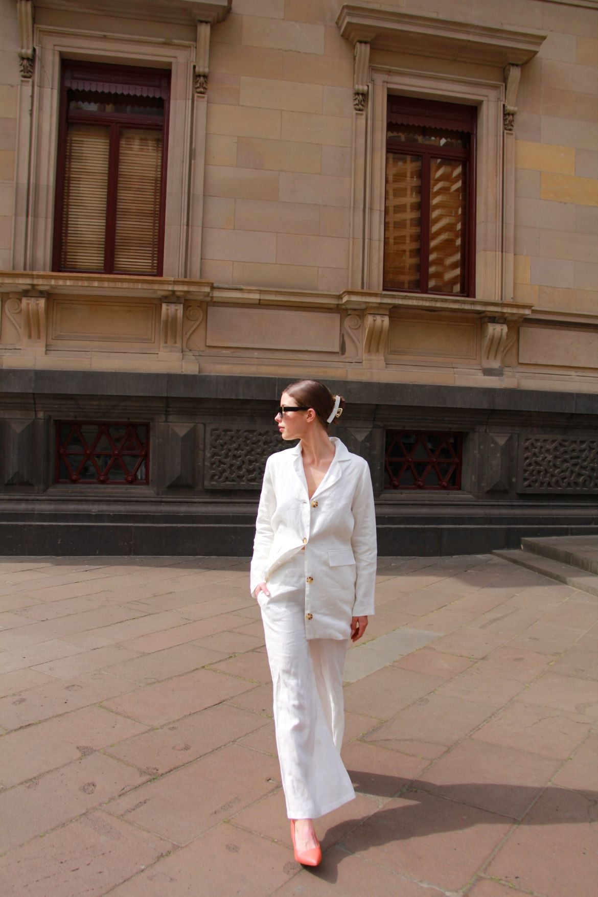 THE LONGLINE BLAZER ~ off white
